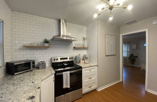 Historic District Apartment | Modern, pet friendly apartment walking distance to downtown.