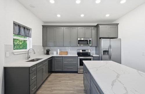 Crestview House | Modern Pine-Scented Retreat – 30 Mins to Beach! home
