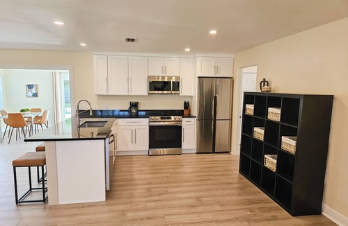 Vero Beach South House | Modern Pool Home- 19th Ave