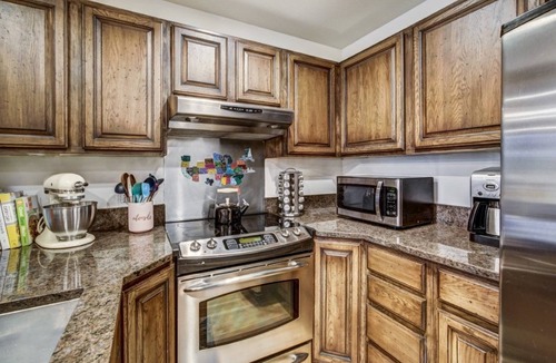 Edwards Condo | Modern Rustic 1BR | Cozy Fireplace & Hot Tub