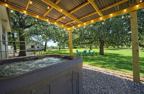 Madill Cabin | Modern Rustic Cabin Retreat with Panoramic Lake Views in Madill, Oklahoma