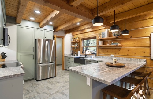 Flagstaff Cabin | Modern Rustic Cabin – Whispering Pines, Wildlife, Trails, 5-Acres & Starry Skies