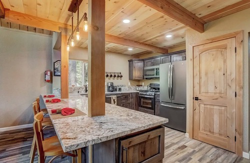 Pioneer Trail Cabin | Modern/Rustic Mountain Cabin Retreat