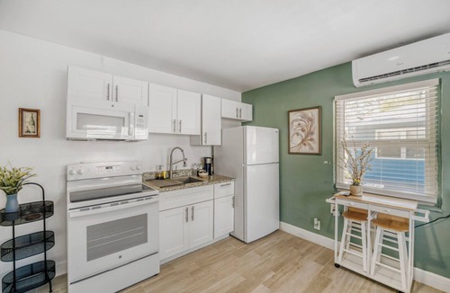Tropic Apartment | Modern Studio w/Wifi | Near Arts District + River