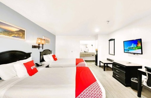 Oakville Hotel | Modern Unit Near Agave Jalisco – Pet Friendly, On‑site Parking & Pool
