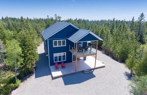 Northern Bruce Peninsula House | Modern Waterfront Tobermory Kayaks