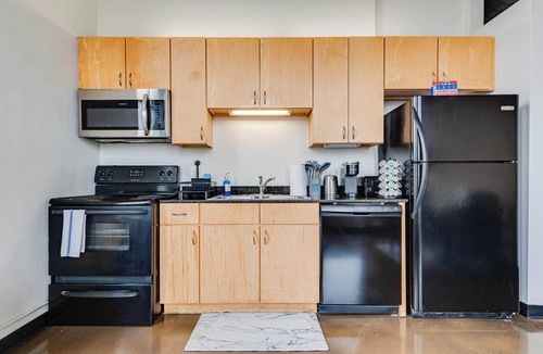 West Loop Apartment | Modern West Loop Gem-City Views & Prime Location 4