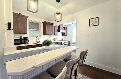 Ferndale Apartment | Modernistic! - hot tub, pool, glamping games MLC