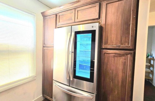 Ferndale Apartment | Modernistic! - hot tub, pool, glamping games MLC