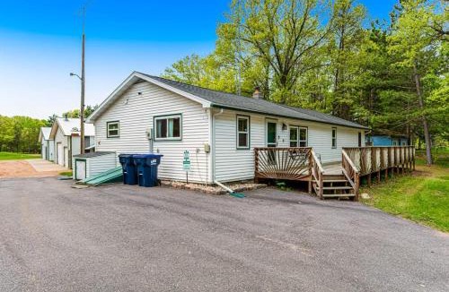 Mather House | Moe's Vineyard - Cabin