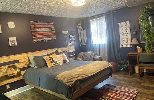 Pittsfield Hotel | Monroe Street Suites