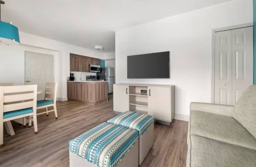 West Kissimmee Hotel | More Than a Stay—A Place to Make Lasting Memories! Outdoor Pool, Full Kitchen!