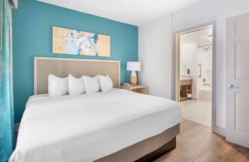 West Kissimmee Hotel | More Than a Stay—A Place to Make Lasting Memories! Outdoor Pool, Full Kitchen!