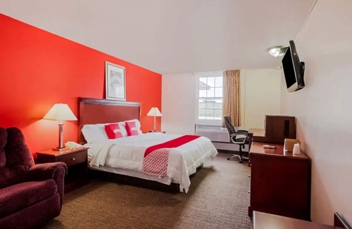 Morton Hotel | Morton King Room: Easy Peoria Access - Near Local Entertainment for Families