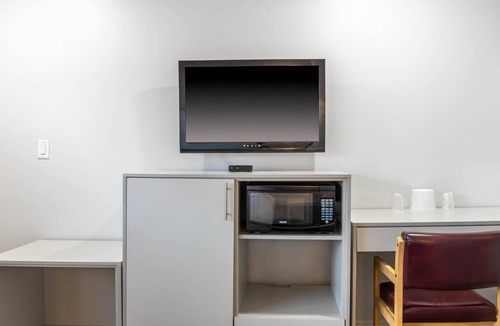 Cornwall Hotel | Motel 6 – Cornwall, ON