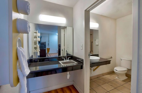 Gainesville Hotel | Motel 6 Gainesville, FL