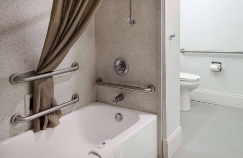 Tillmans Corner Hotel | Motel 6 Mobile, AL