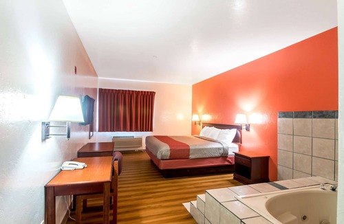 Central Oklahoma City Hotel | Motel 6 Oklahoma City, OK