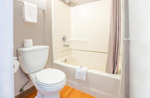 Pleasanton Hotel | Motel 6-Pleasanton, CA