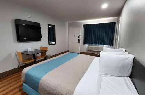 Webster Hotel | Motel 6-Webster, TX - Houston - Nasa Lake