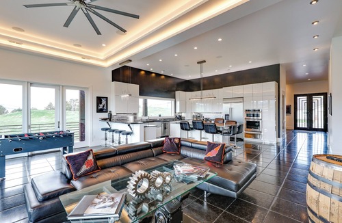 Spearfish House | Motorcycle-Themed Home in Spearfish w/Hot Tub!