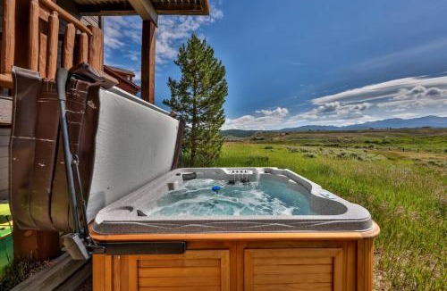 Pole Creek House | Mountain Bliss 3 BR Retreat W Views Hot Tub