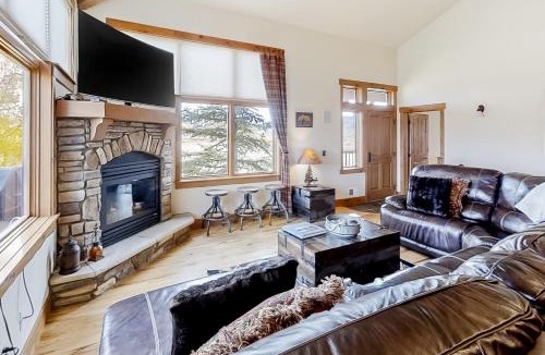 Grand Elk Ranch House | Mountain Sky
