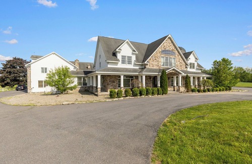 Mt. Bethel House | Mountain Valley Mansion/200-Acre Farm/Sleeps 34/Outdoor Pool + Jacuzzi