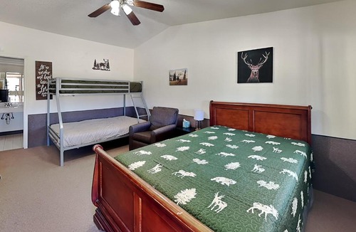 Alto House | Mountain View Bugling Elk Cabinette