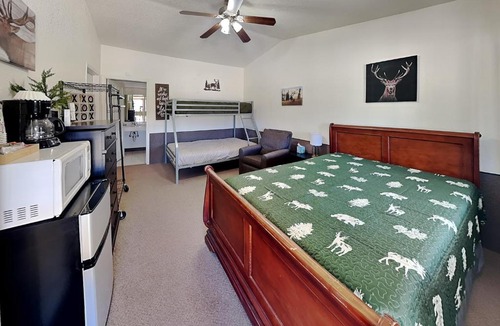 Alto House | Mountain View Bugling Elk Cabinette