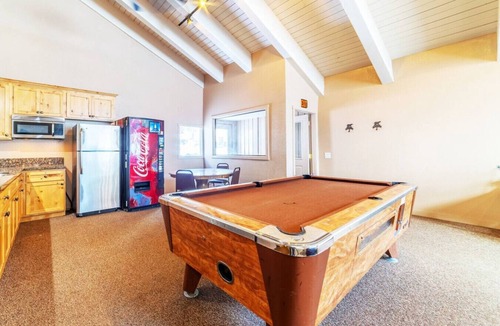 Mammoth Lakes Villa | Mountain View Canyon Lodge Vintage Ski Condo 2/2