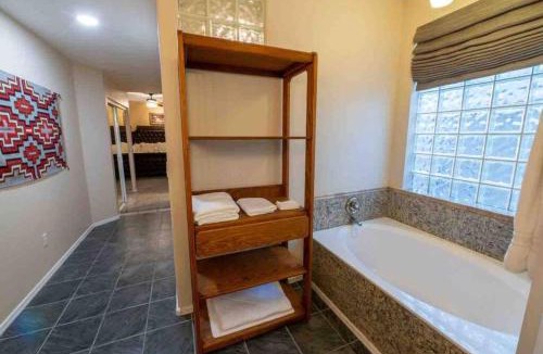 Pinnacle Hill House | Mountain View Hideaway with Heated Pool