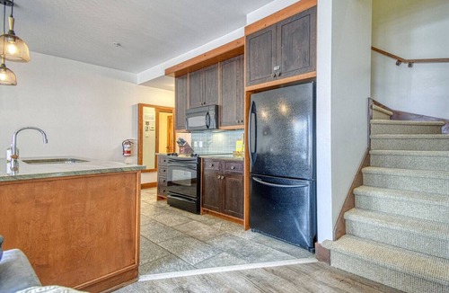 Versant Soleil Condo | Mountain View Home w/Hot Tub, Steps to Casino