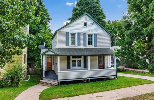 Upper Peninsula Michigan House | MQT 3BR Close to Ski/Bike - Enjoy Prime Location!