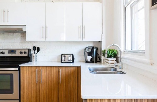 Mile End Apartment | MTLVR #08 | Bright and chic flat, terrace, A/C