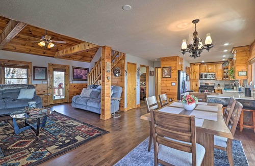 Piney Creek Cabin | Mtn Views & Fire Pit: Rustic Piney Creek Cabin