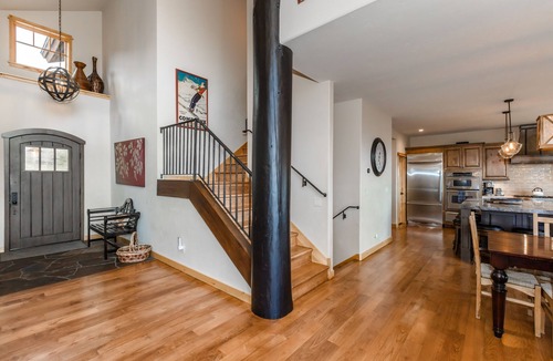 Truckee House | MtnPeak Elevated Living, Hot Tub, 180 Views, 3 Fireplaces, Wine Cellar, Game Room, Arcade, Foosball