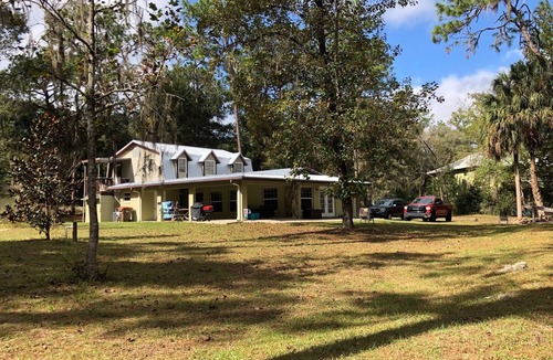 Dunnellon House | Nanas Rainbow riverhouse with waterfront close to headsprings