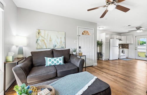 Abilene House | Near HSU, ACU & Hendrick ~ Clean ~ Charming Cottage ~ New Discounts ~ Pets