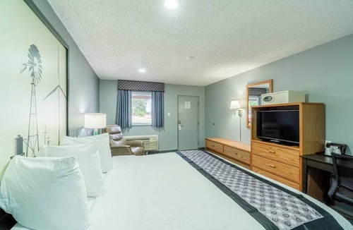 Ira Hotel | Near Scurry County Museum & Local Dining | King Bed Non‑Smoking Room