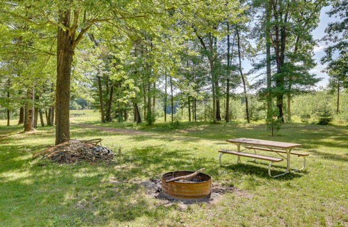 Warrens House | Near Trails, Lakes, Parks! Country Cabin