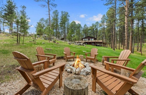 Custer House | Needles Nest: Secluded Cabin with Hot Tub