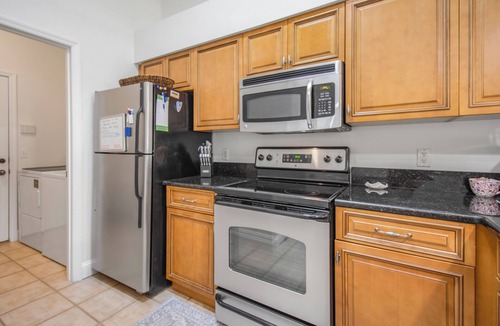 Gainesville Apartment | Nestled Oaks - Bright 2BR, 2BA Condo