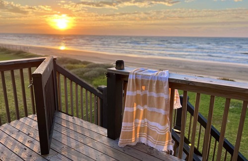 Port Bolivar House | NEW! Beachfront! Panorama 4/3 Sleeps 14 Awesome