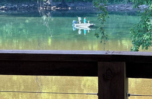 Lone Rock House | NEW BEAUTIFUL HOME RIGHT ON THE WHITE RIVER! WALK-IN WHITE RIVER ACCESS!