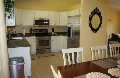 Crystal River House | NEW!Calming & Peaceful Retreat for R&R*Huge backyard* Minutes to Activities