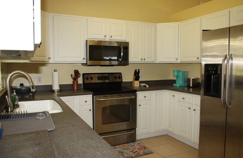 Crystal River House | NEW!Calming & Peaceful Retreat for R&R*Huge backyard* Minutes to Activities