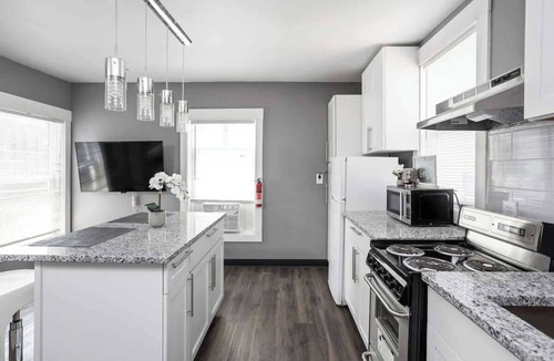 New Castle House | New Castle Getaway | Fireplace Prime Location