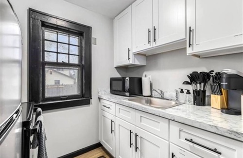 Hazel Park Apartment | New! Contemporary 1BR Haven, Private & Pristine