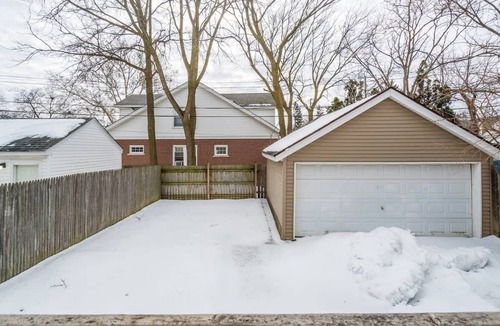 Pontiac House | NEW! Cozy 3BR Home | Perfect for Business + Family Stays